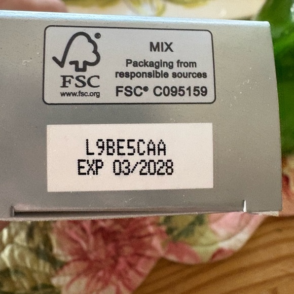 NIB 🩷🛍️Host oic! 🛍️🩷🩶Rodan + Fields 🩶Radiant Defense tinted skin - Picture 8 of 8